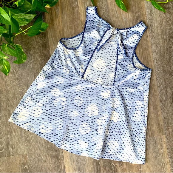 Lou & Grey sleeveless blouse, cloud/sky pattern, size Medium - Picture 6 of 7